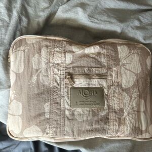 ALOHA Collection Beige Travel Pouch